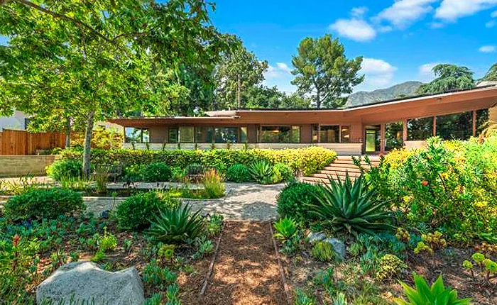 La Canada Flintridge architectural home by Lloyd Wright