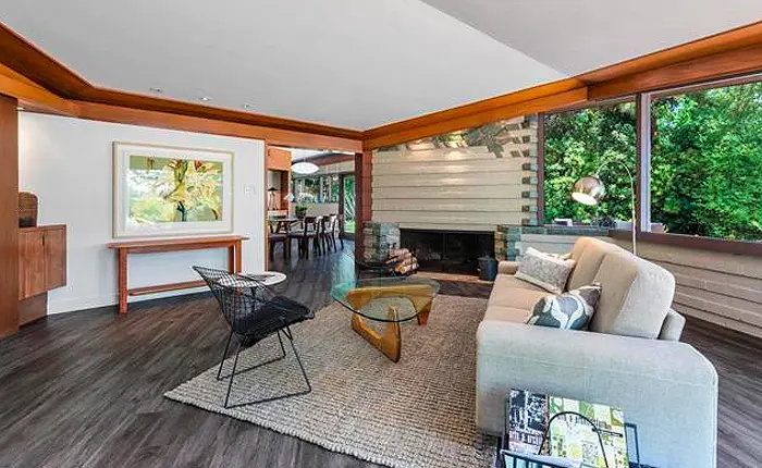 Livingroom of the La Canada Flintridge architectural home by Lloyd Wright