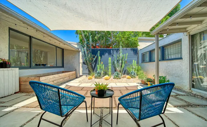 Interior courtyard of an Altadena Mid Century Modern house by Gregory Ain