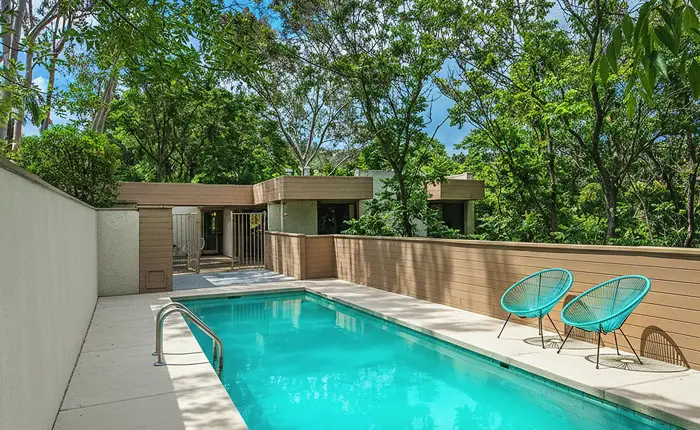 Modern swimming pool at a mid-century modern house designed by architects Buff and Hensman in Sherman Oaks