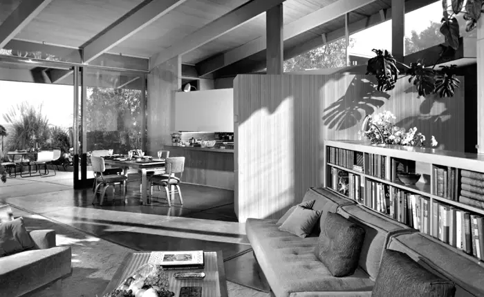 Julius Shulman photograph of Rodney Walker mid-century modern home, the Sweeney House, Beverly Hills, Southern California 