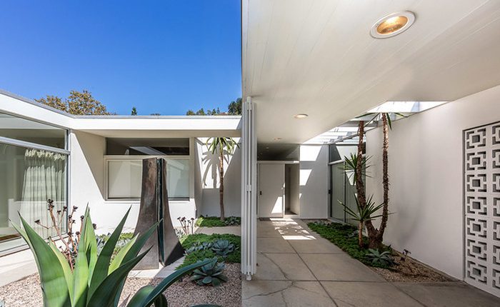 Entry to the  Beverly Hills home by Victor Gruen Architect