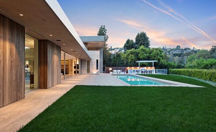 Bel Air Modern Architectural home with swimming pool